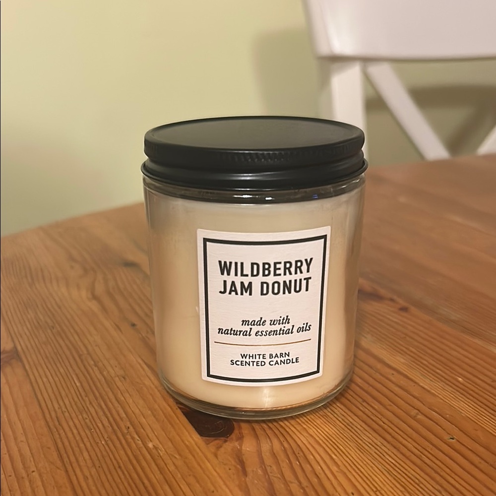 Bath and Body Works/White Barn Wildberry Jam Donut Candle!!
